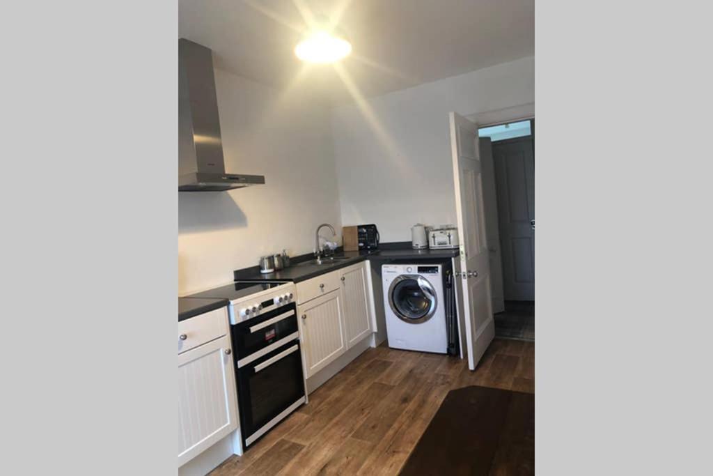 Centrally Located 1 Bed Modern Flat With Harbour Views Wick  Exterior foto